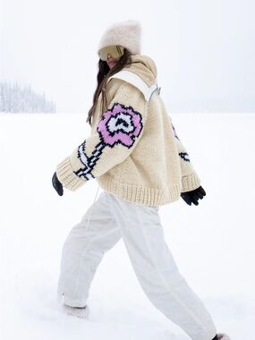 NWT GOGO Flower Jacket in Vanilla 100% Wool